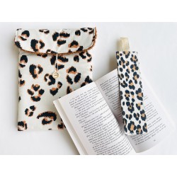 Pochette à livre matelassée et marque-page taches léopard