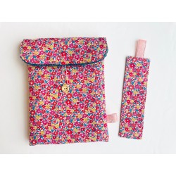 Pochette à livre matelassée et marque-page cocktail de fleurs